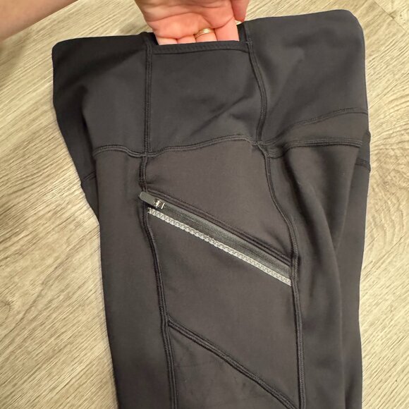 Lululemon leggings with 2 side pockets - size 4 - Picture 7 of 8